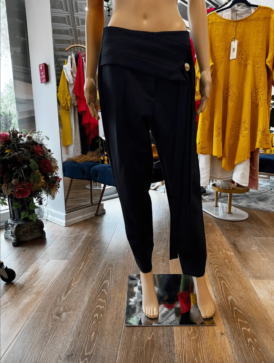 Élégant Black European Wide-Leg Tailored Trousers by Bize Bize