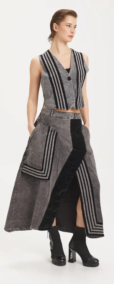 H-4 Grey and Black Skirt 3028 H-4