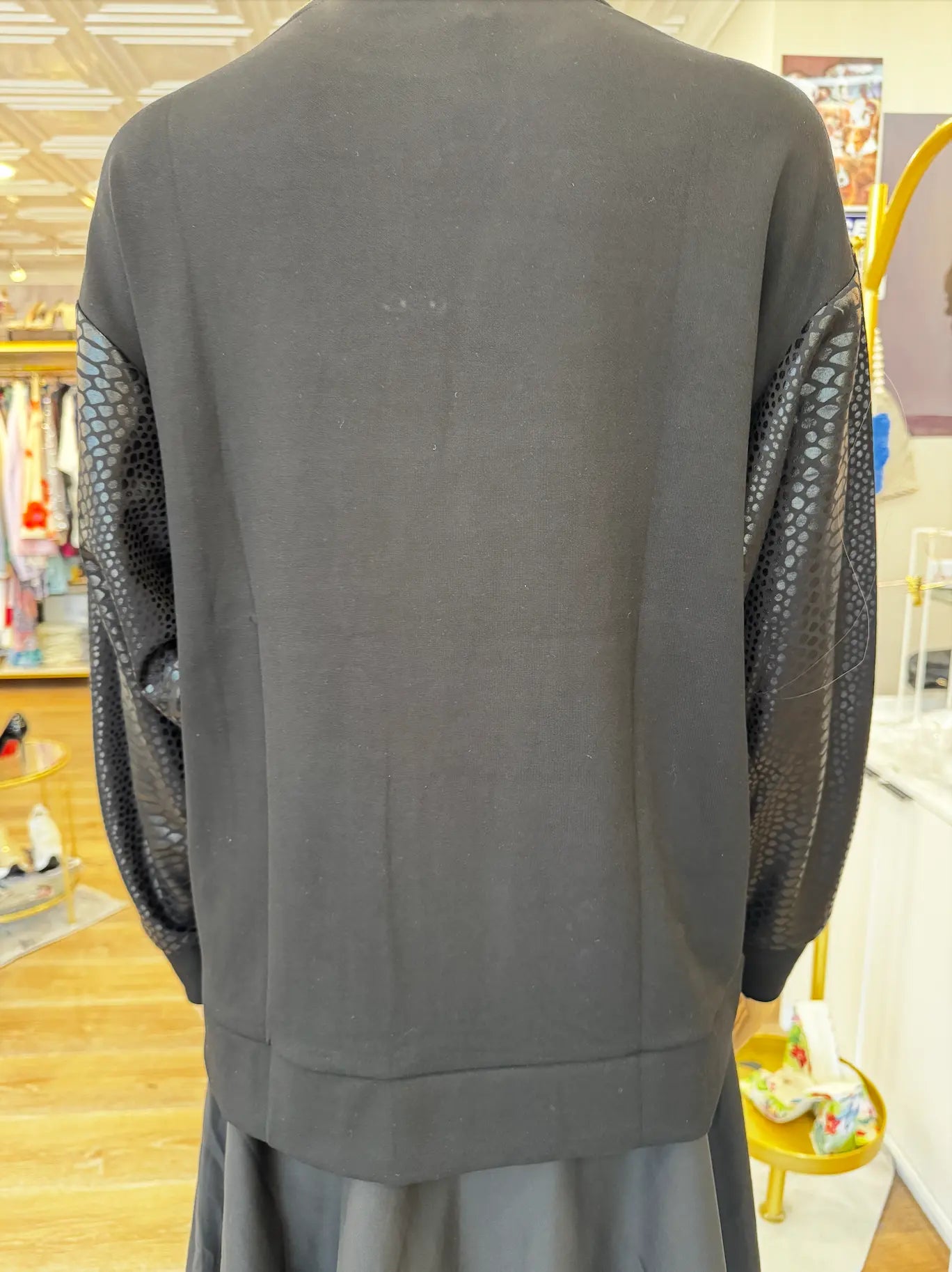 Nobello Sweater with Snake-Effect Sleeves – SKU 2490 Nobello