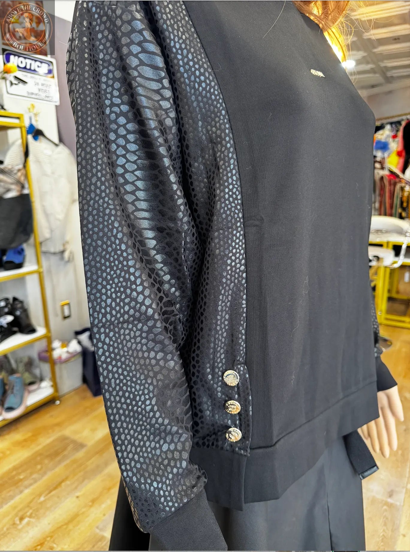 Nobello Sweater with Snake-Effect Sleeves – SKU 2490 Nobello