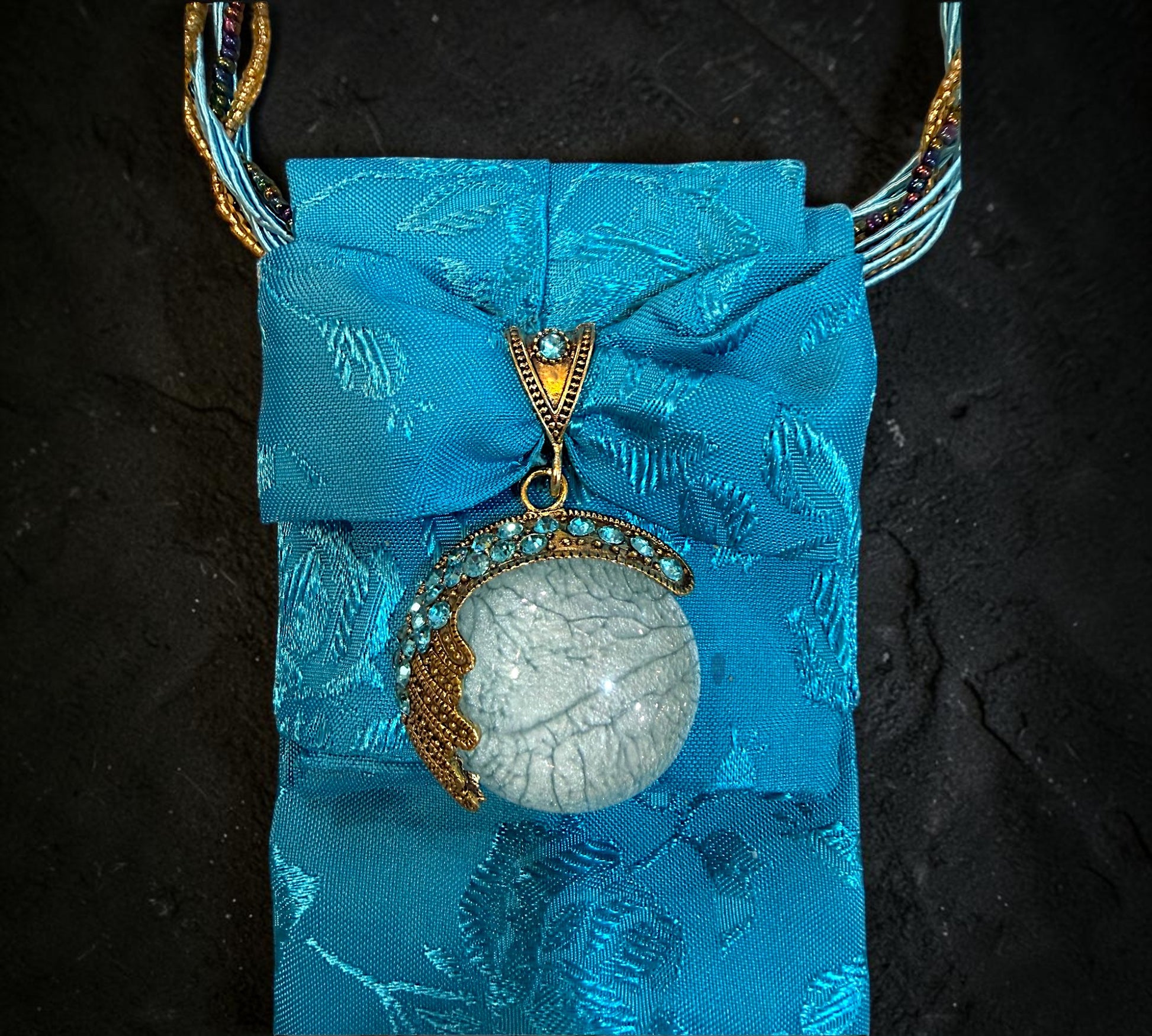 Vintage-Inspired Statement Necktie Necklace – Turquoise Floral Elegance