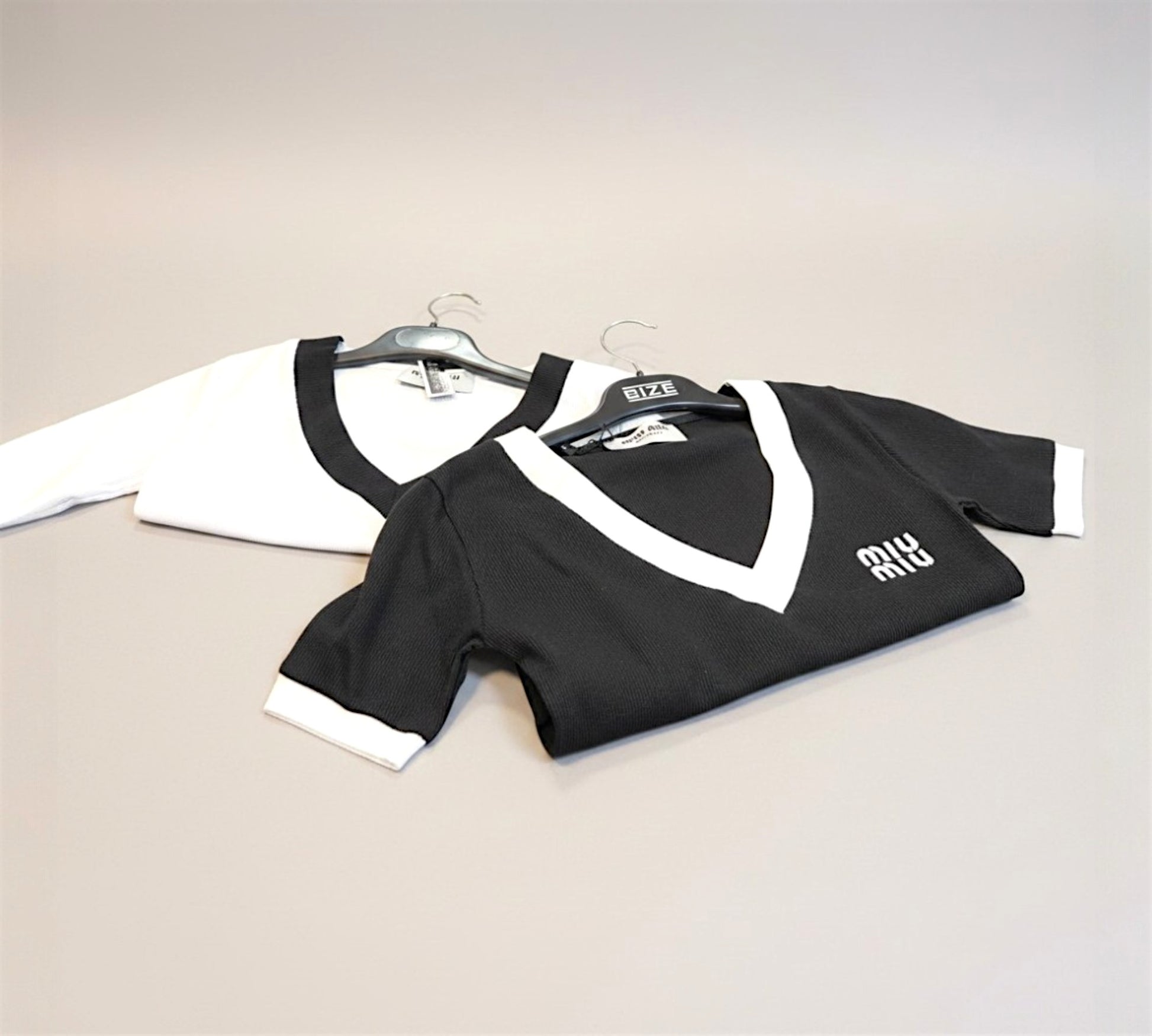 Contrast Trim V-Neck Crop Top - Above the Crowd Boutique